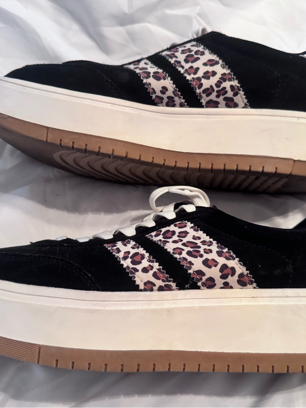 Lightly worn Steve Madden girl sneakers